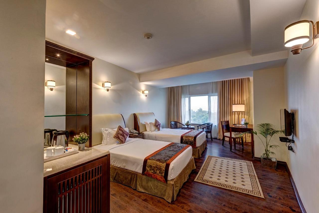The Fern Residency Galaxy Mall Burnpur Екстериор снимка